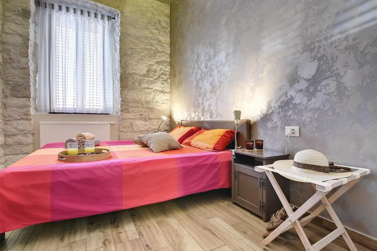Mimoza Old Town Pula Apartments Croatia